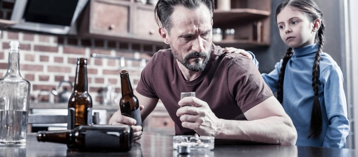 padre-alcoholico-como-afecta-a-los-hijos Ser un padre alcohólico: cómo afecta a los hijos