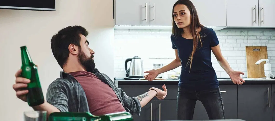 Comportamiento de un alcoholico con su pareja